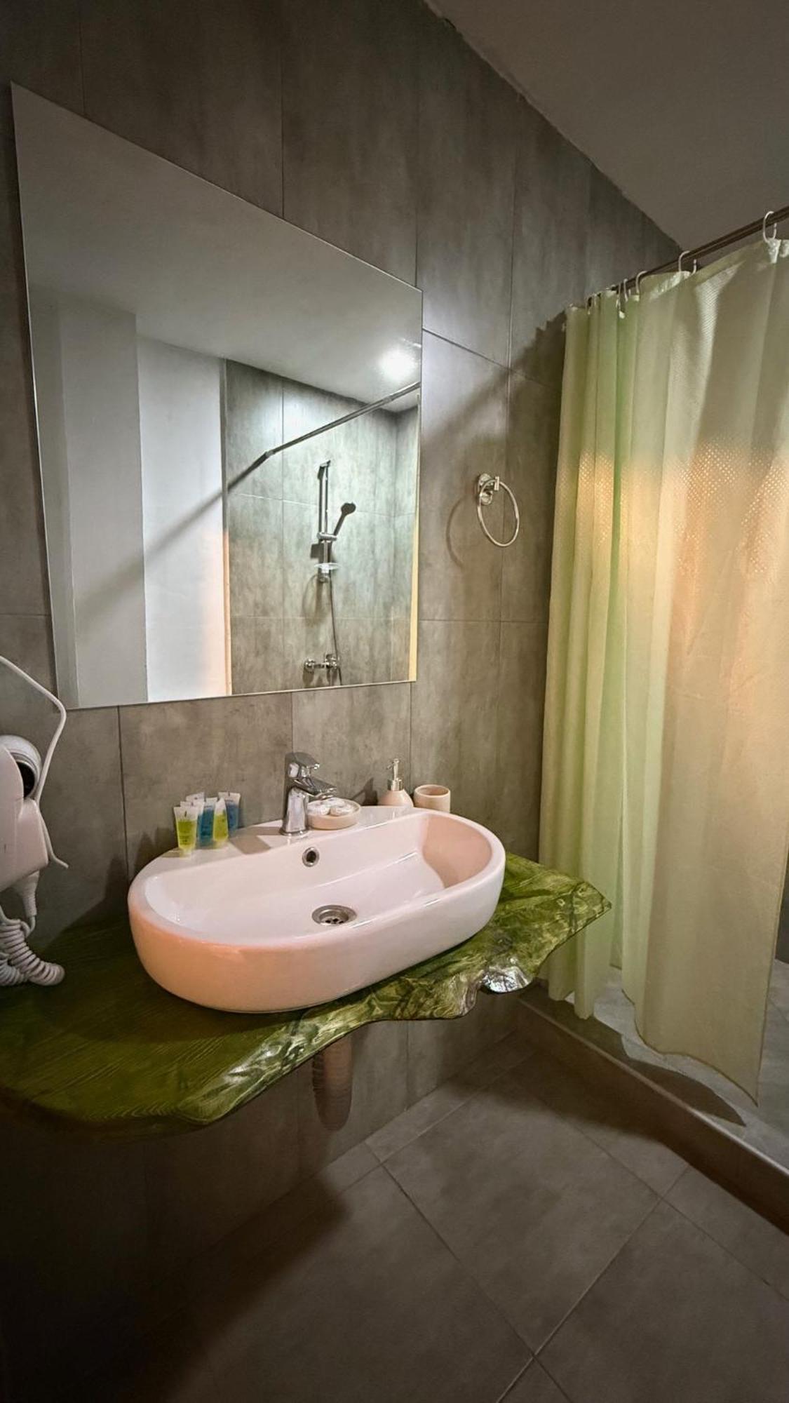 Hotel Ailama เมสเตีย ภายนอก รูปภาพ